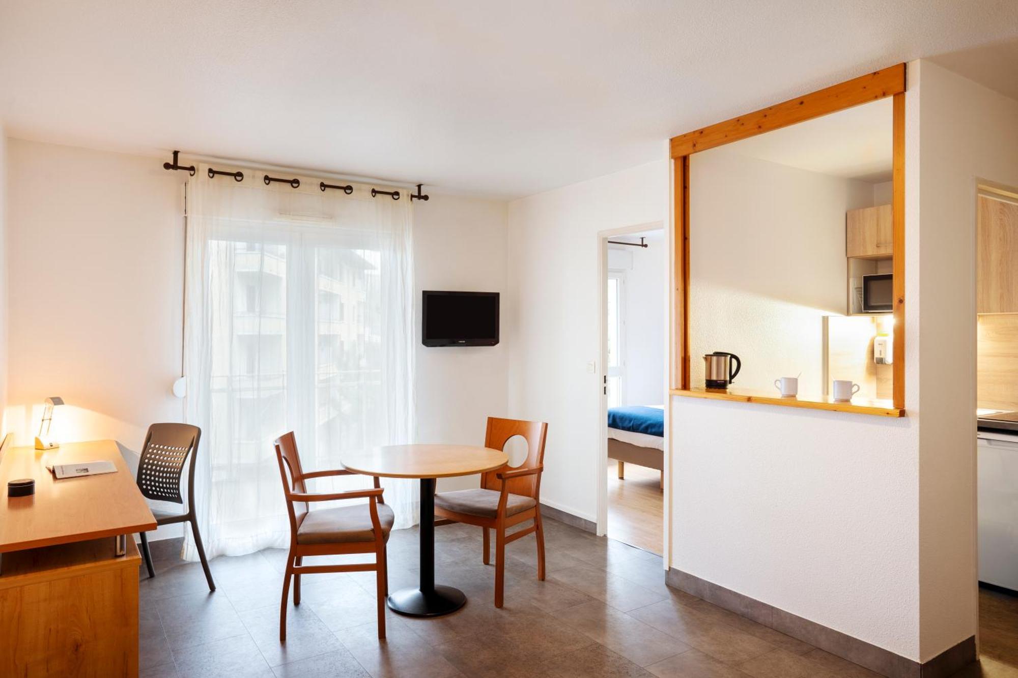 Sejours & Affaires Annecy Le Pont Neuf Aparthotel Cran-Gévrier Exterior foto