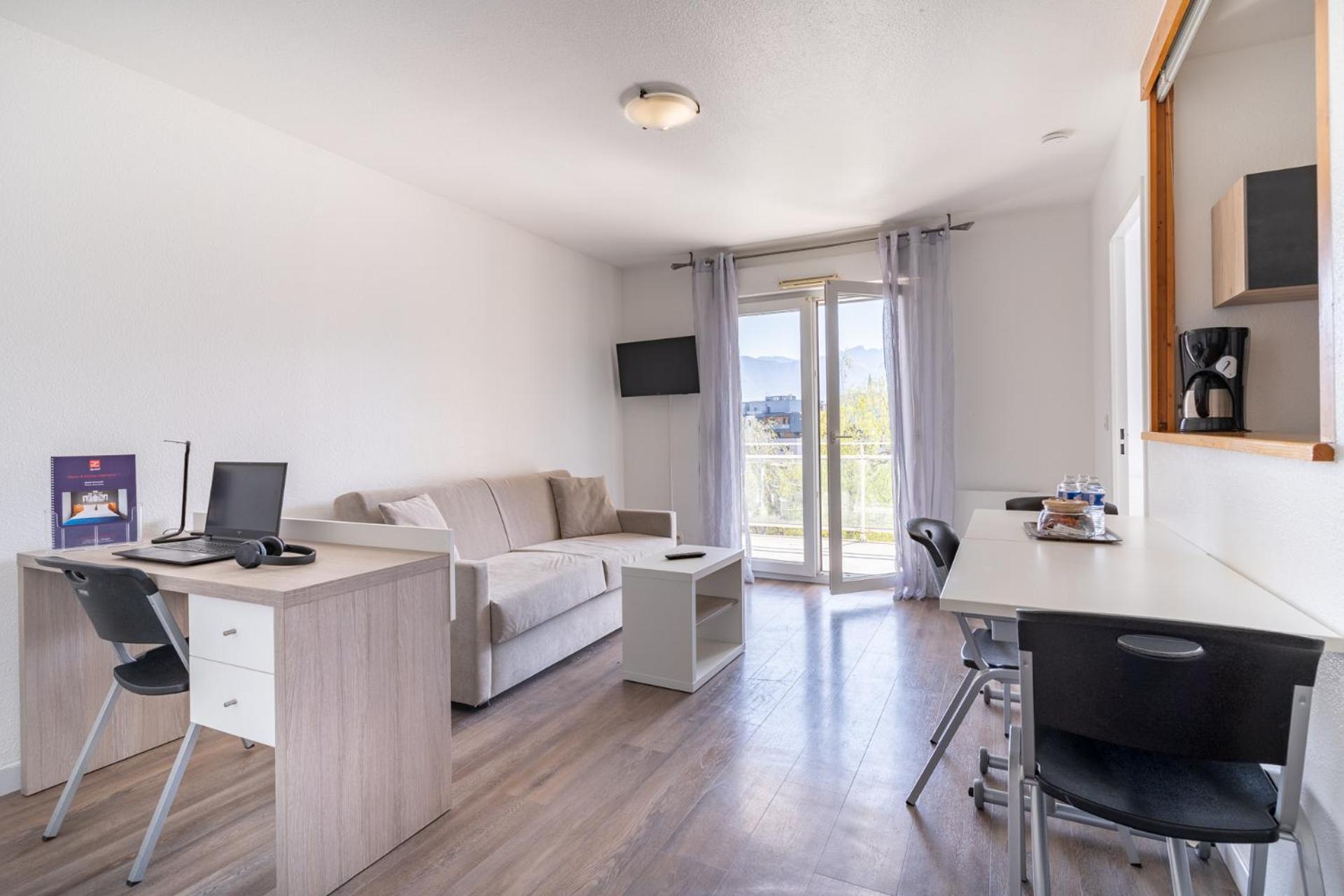 Sejours & Affaires Annecy Le Pont Neuf Aparthotel Cran-Gévrier Exterior foto